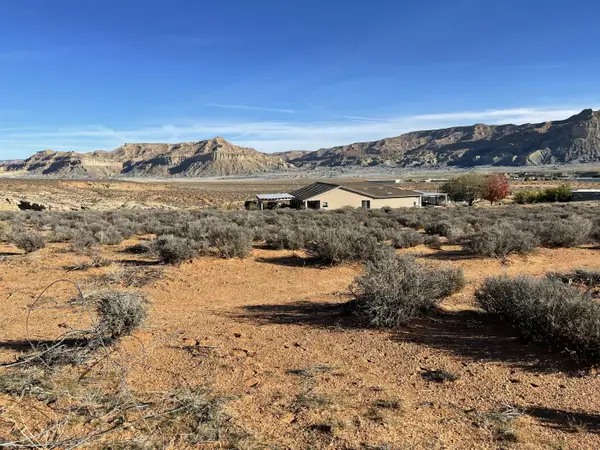 930 S Shelter Cove Dr, Big Water, UT 84741