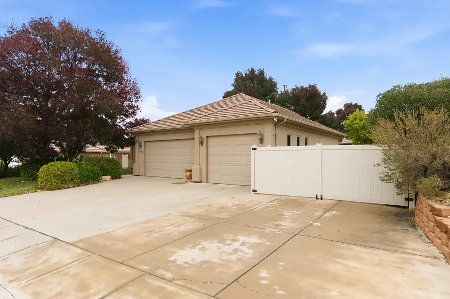 731 E Castle Stone Dr, Washington, UT 84780 - Image #2