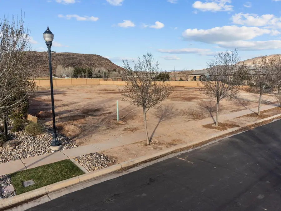 387 E Chateau Meadows Cir, Washington, UT 84780 - Image #3