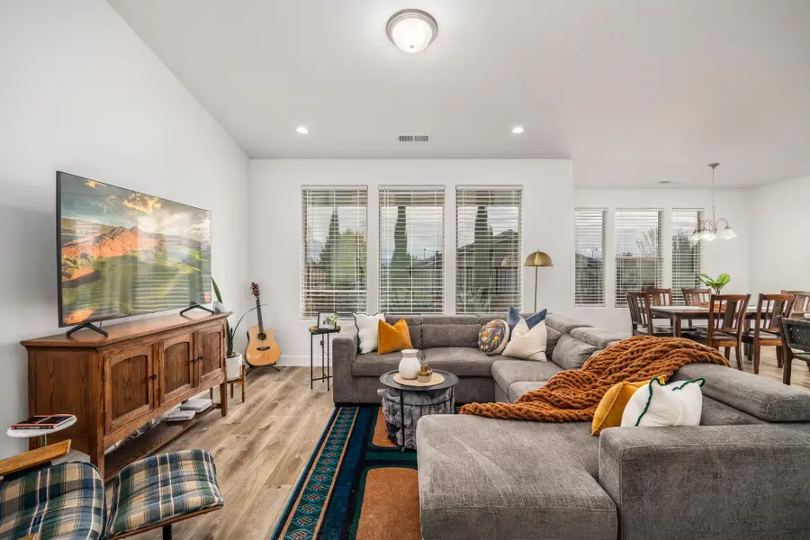 233 W Green Jade Dr, Washington, UT 84780 - Image #3