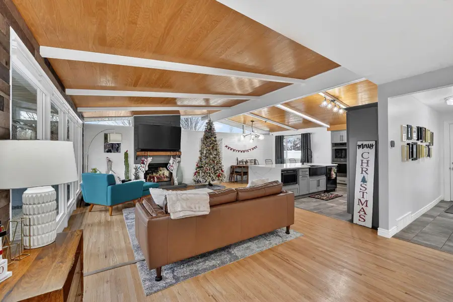 5443 S Dunbarton Dr, Salt Lake City, UT 84117 - Image #2