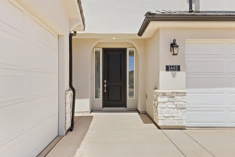 1445 N Arena Roja Dr, Washington, UT 84780 - #2