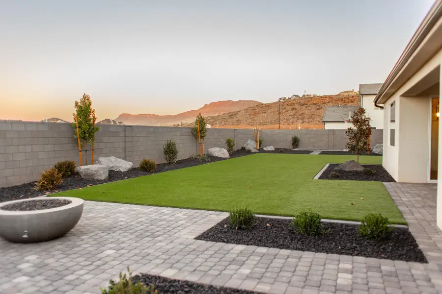 347 E Mayfield Woods Ln, Washington, UT 84780 - Image #2