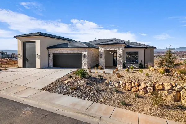 2098 S Pinto St, Washington, UT 84780