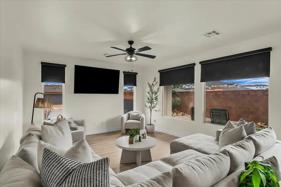 3182 E Fuchsia Dr, Saint George, UT 84790 - #3