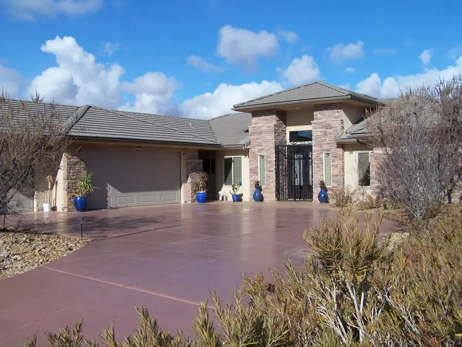 1067 E Silver Falls Dr N, Washington, UT 84780 - Image #2