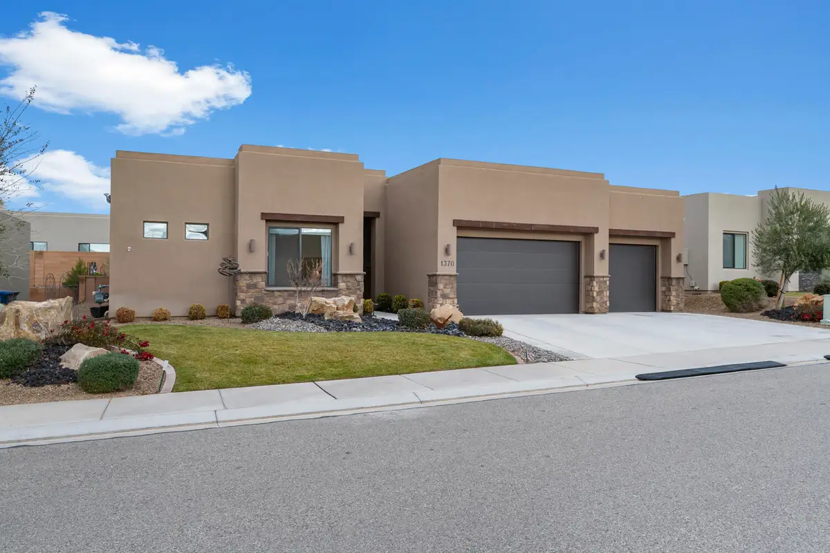 1370 W Firepit Knoll Dr, Saint George, UT 84770 - Image #1