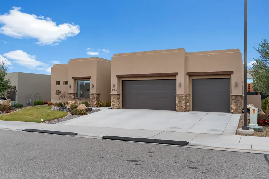 1370 W Firepit Knoll Dr, Saint George, UT 84770 - Image #2
