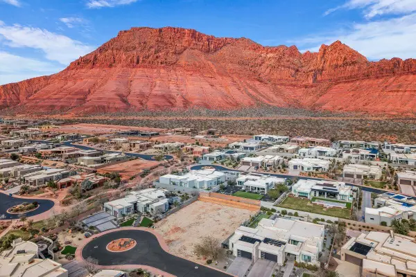 633 E Flint Rock Cir, Ivins, UT 84738