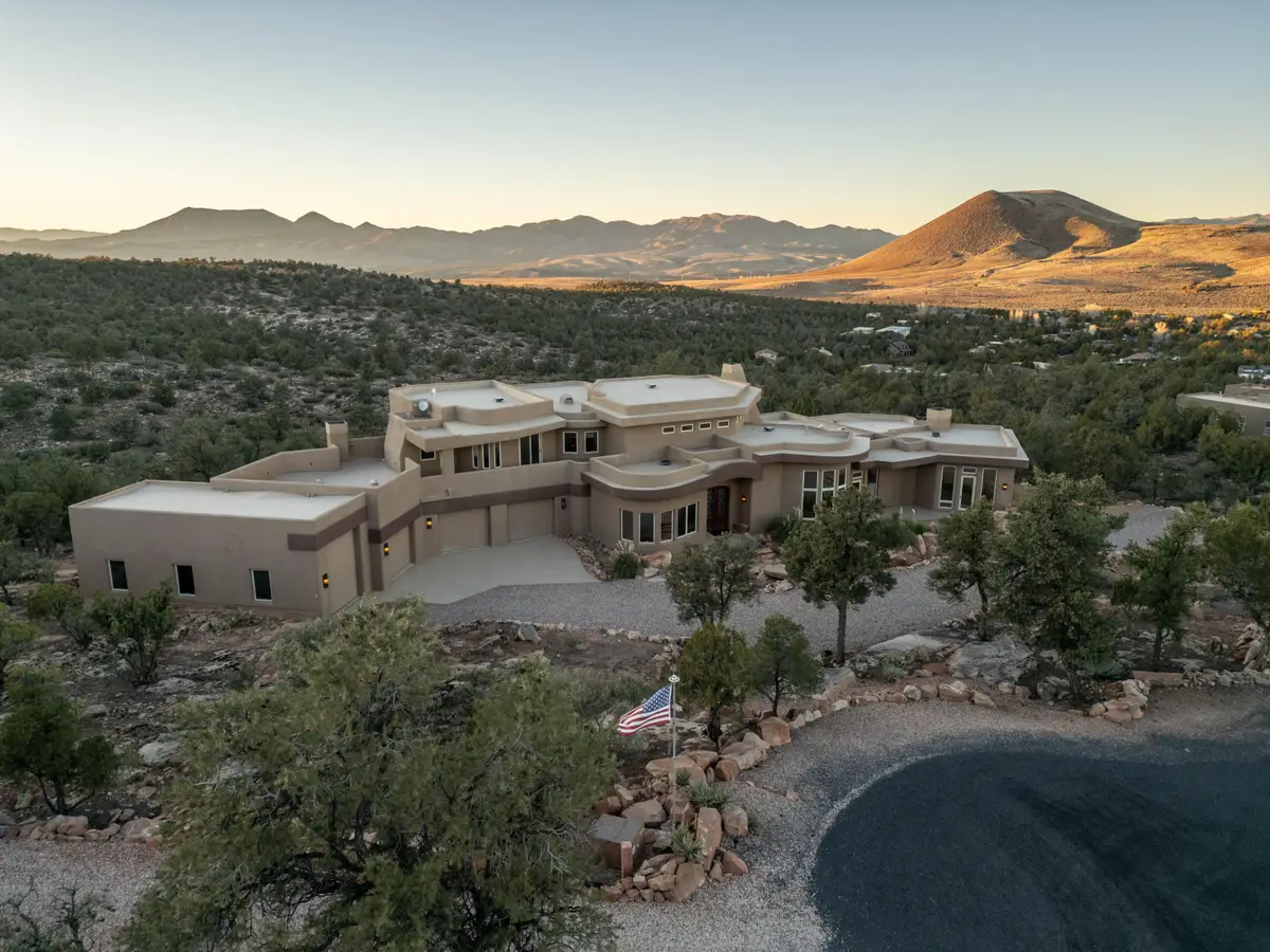 384 N Sundial Ridge Cir, Dammeron Valley, UT 84783 - Image #1