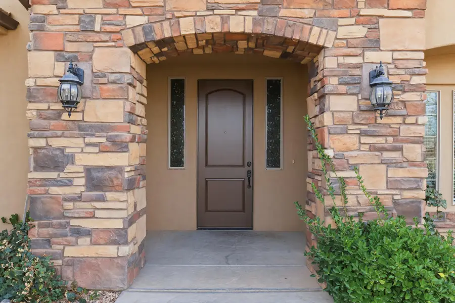 2946 E Carmine Dr, Saint George, UT 84790 - #2