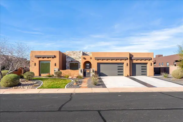 3208 S Sand Stone Dr, Hurricane, UT 84737