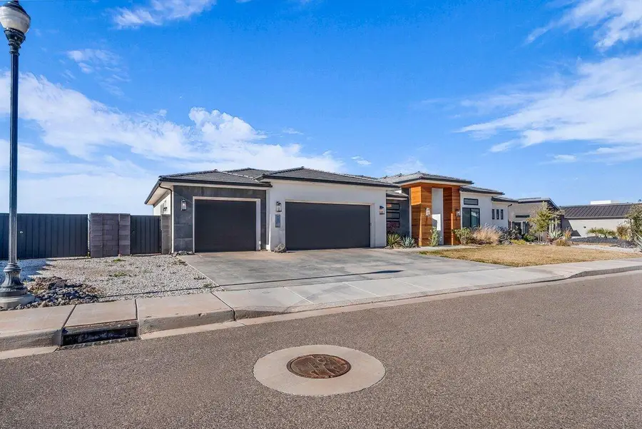 927 N Grand Heights Dr, Saint George, UT 84770 - Image #2