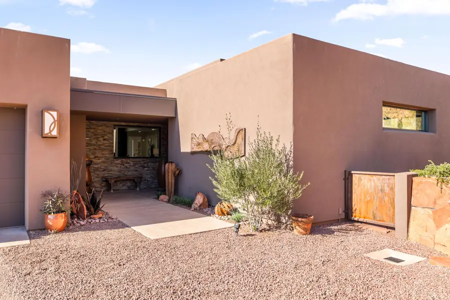 723 N Yucca Ct, Ivins, UT 84738 - Image #2