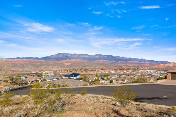 2393 W Ridge View Dr, Hurricane, UT 84737