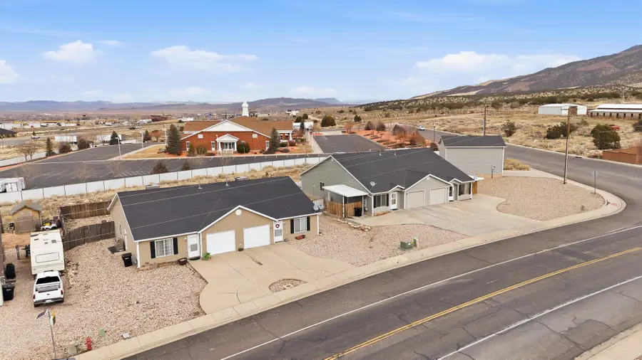 577-593 E Nichlos Canyon Rd #577-579 & 591-593 + RV Garage, Cedar City, UT 84721 - #3