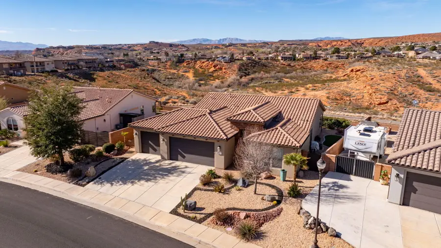 687 N Millcreek Springs Dr, Washington, UT 84780 - #3