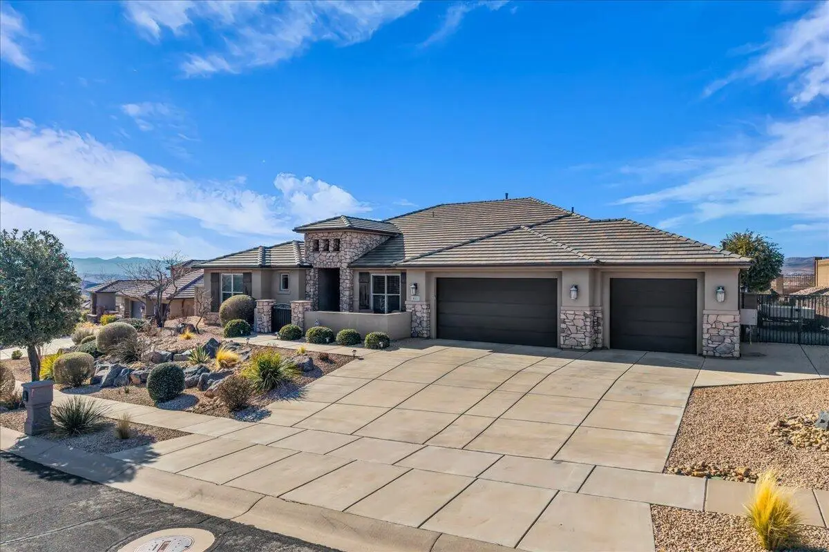 811 N Crown King Ave, Washington, UT 84780 - #1