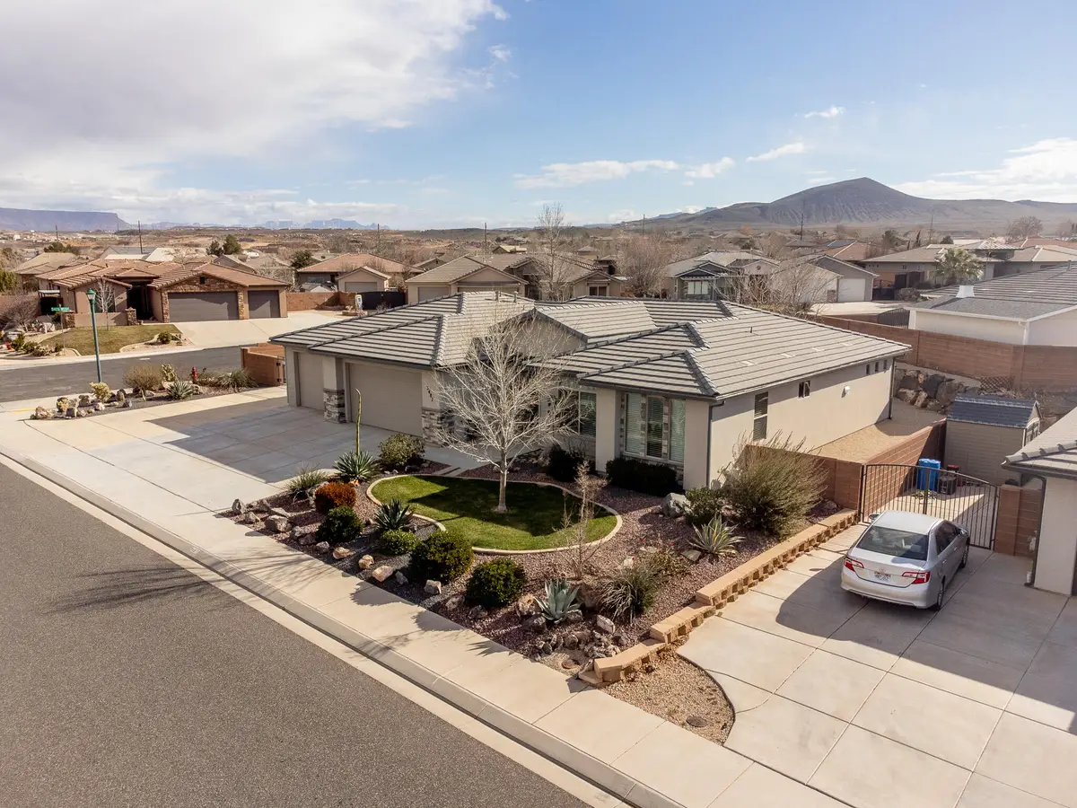 3487 W Park View Dr, Hurricane, UT 84737 - #1