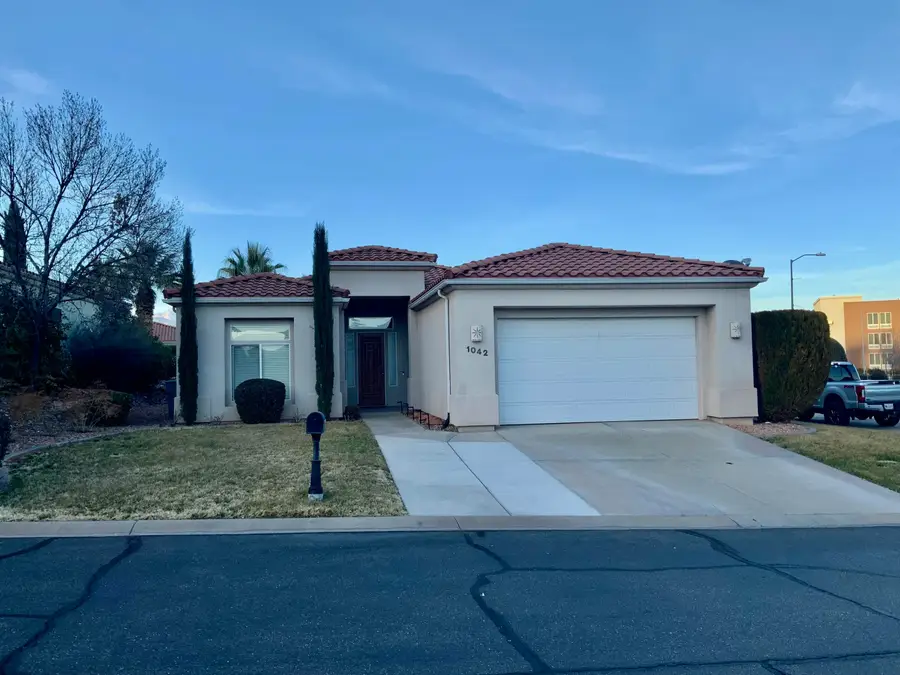 1042 W Hillview Dr, Washington, UT 84780 - #2