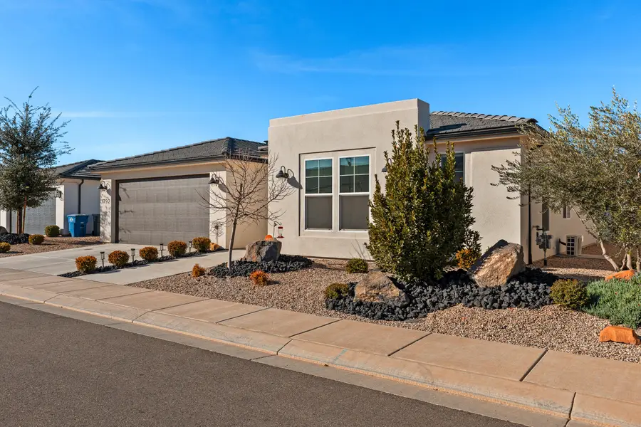 1792 S Roy, Washington, UT 84780 - #2