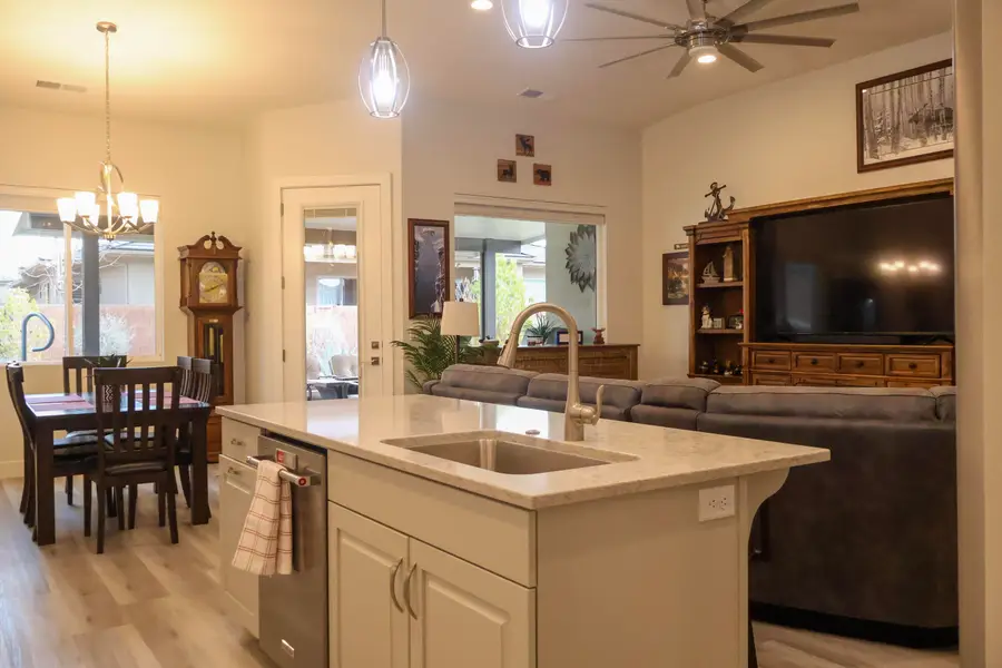 1338 W Broad Point Dr, Washington, UT 84780 - Image #3