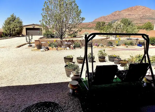 1123 E Big Pinion Ln, Apple Valley, UT 84737