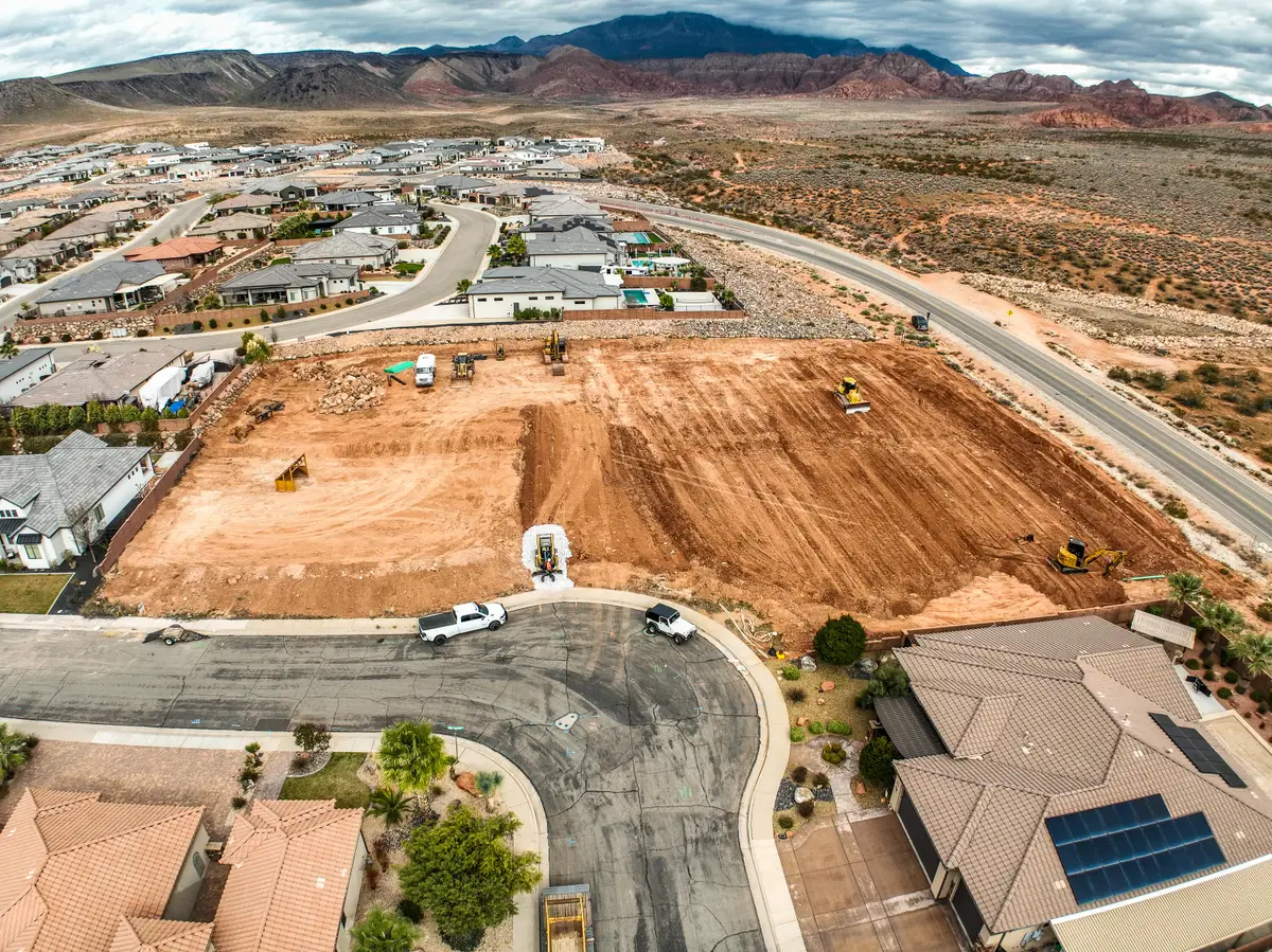 1860 N Mustang Pass, Washington, UT 84780 - #1