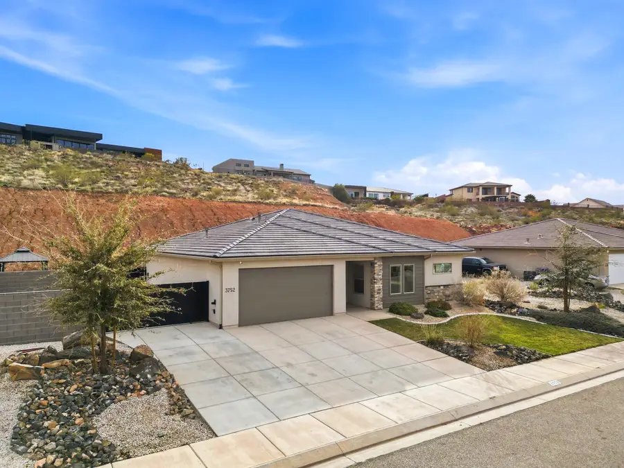 3752 E Mesa Rock Dr, Saint George, UT 84790 - #3