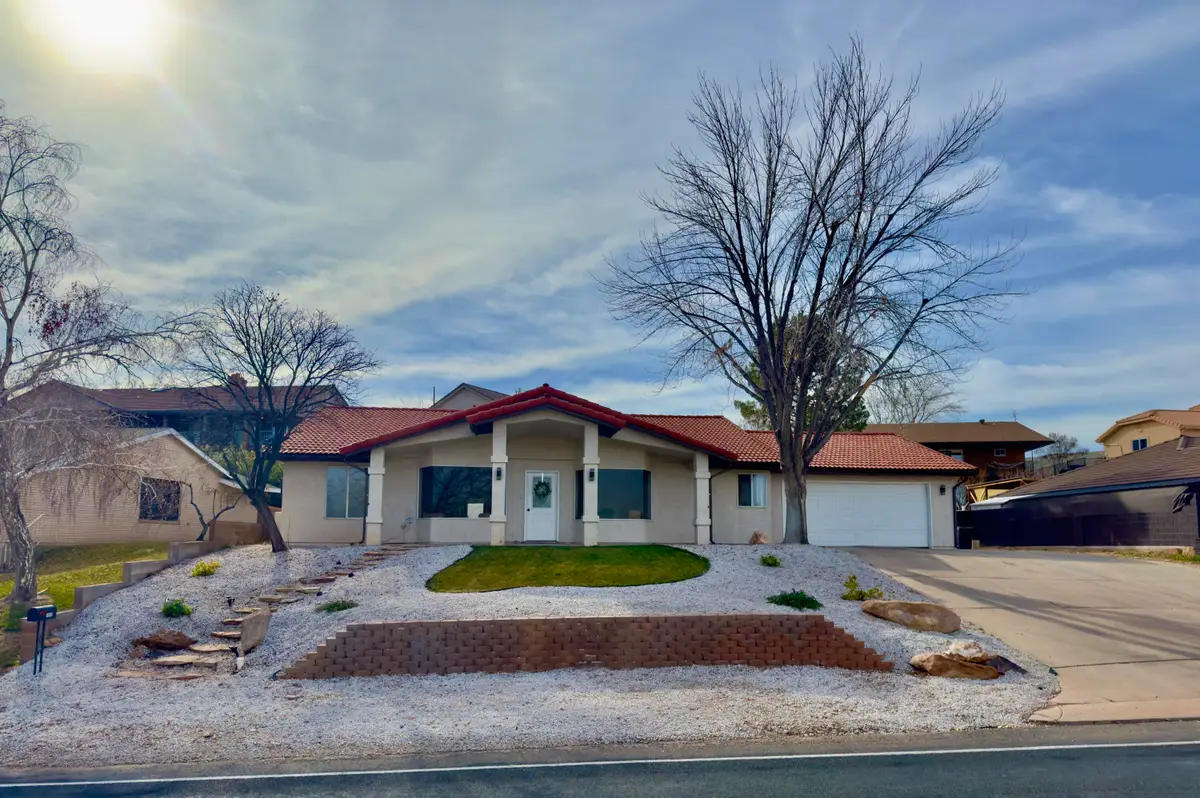 1040 E Fort Pierce Dr, Saint George, UT 84790 - #1