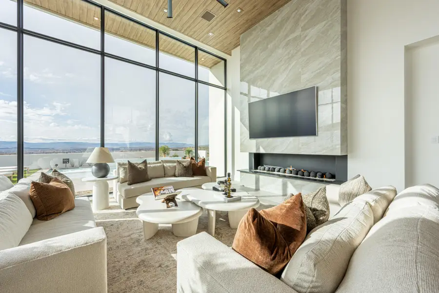 92 E Colima Rd, Washington, UT 84780 - #2