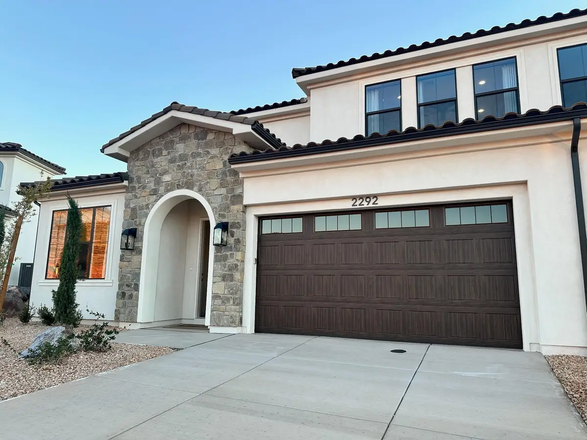 2292 E Arena Roja Dr, Washington, UT 84780 - #1