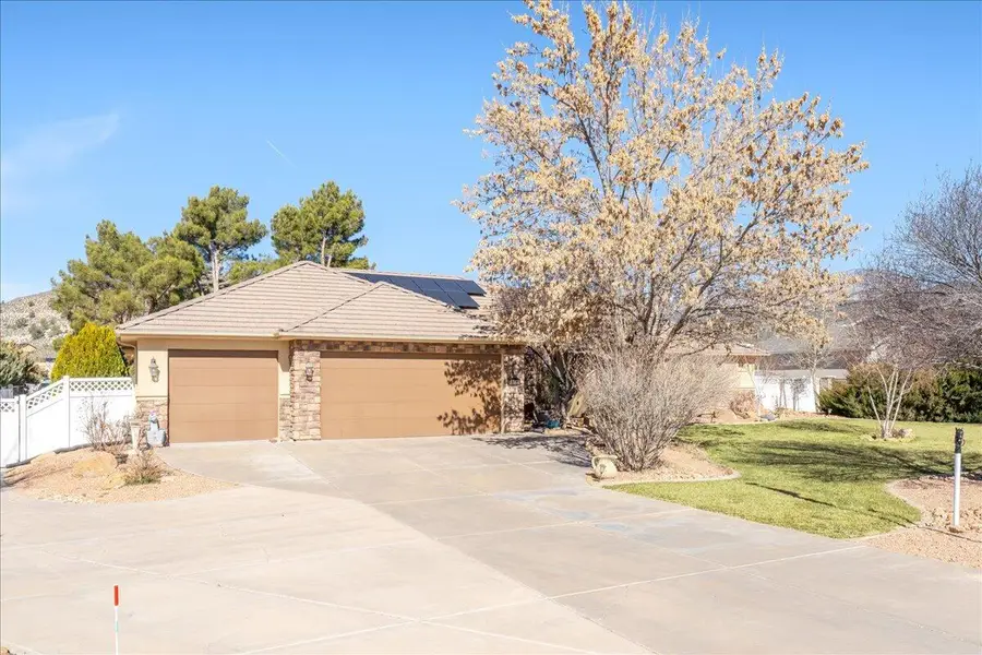 1112 W Sapphire Dr, Saint George, UT 84770 - #2