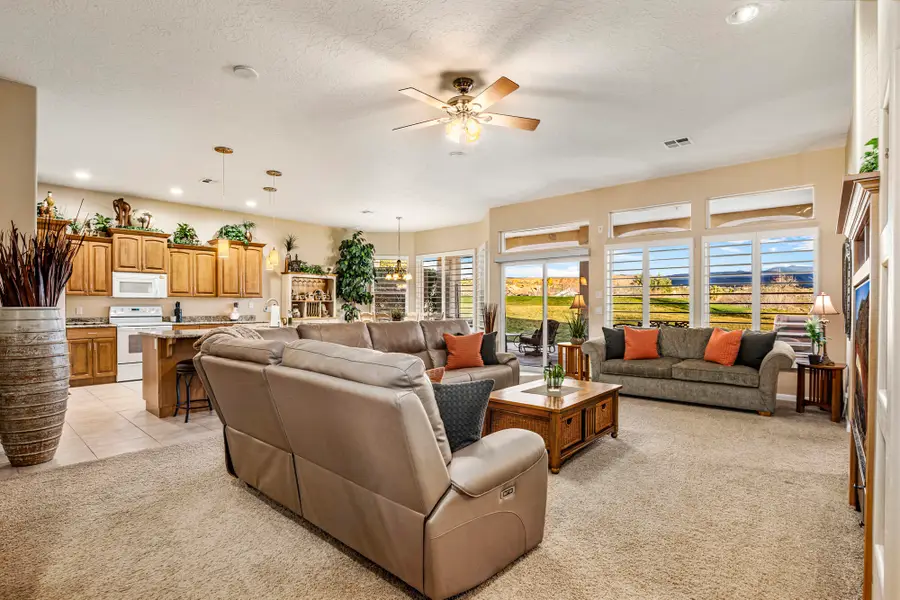 1028 W Shadow Ridge Dr, Washington, UT 84780 - #3