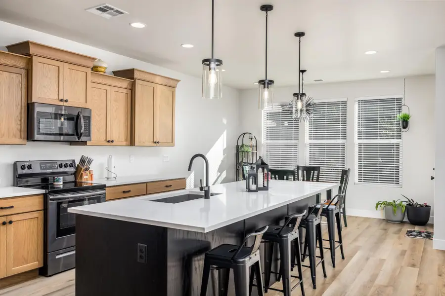 1863 S Heritage Fields Dr, Washington, UT 84780 - #3