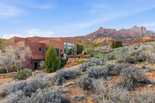 261 Valley View Dr, Springdale, UT 84767