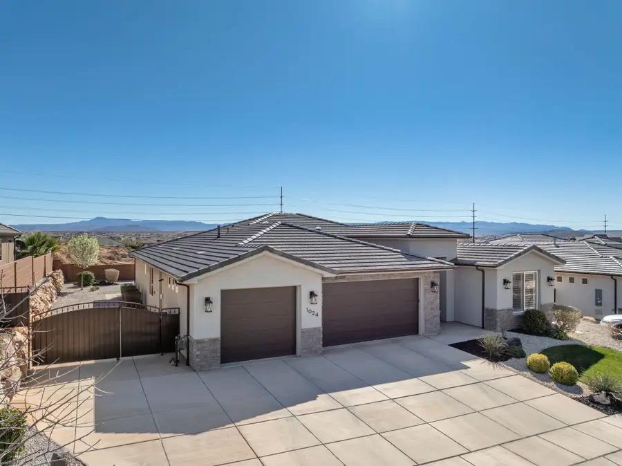 1024 E Roadrunner Dr, Washington, UT 84780 - #3