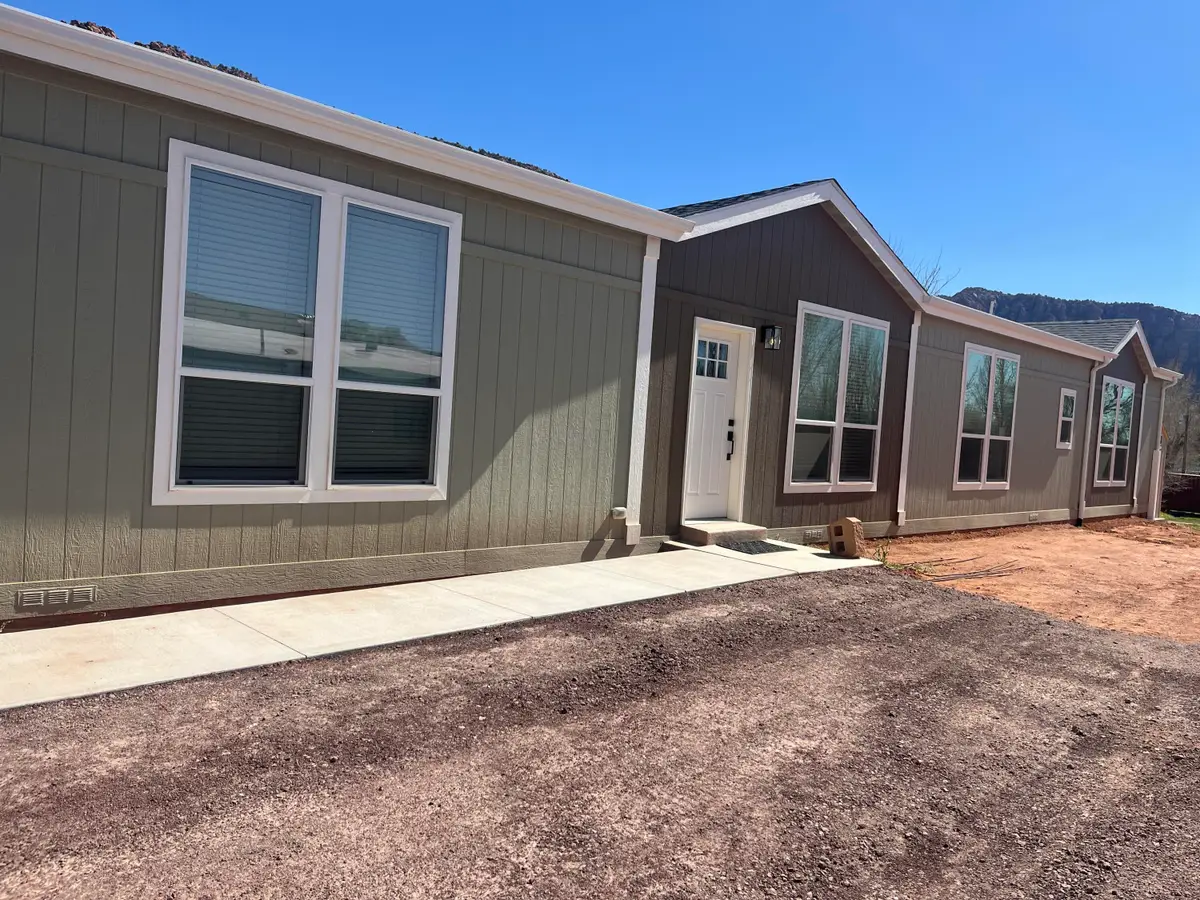 447 E Newel Ave, Hildale, UT 84784 - #1