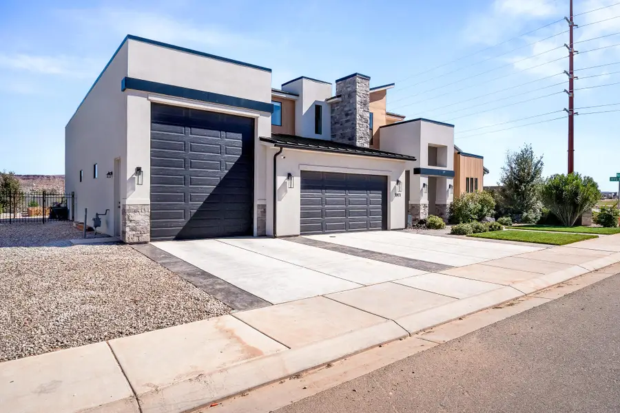 3071 Woodrow Ln, Washington, UT 84780 - #3