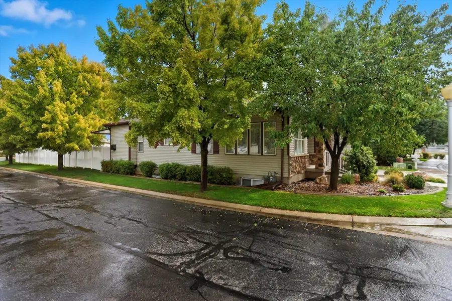 4602 Hathaway Dr, Roy, UT 84067 - #3