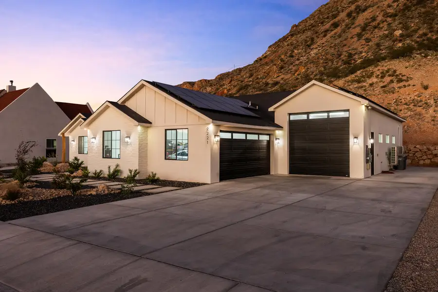 2221 S Angell Heights Dr, Hurricane, UT 84737 - #3