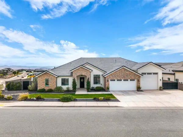 1398 E Dellcorero Dr, St George, UT 84770