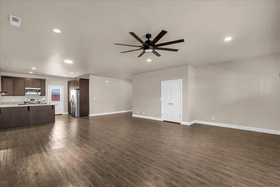 157 W 200 S, Ivins, UT 84738 - #3