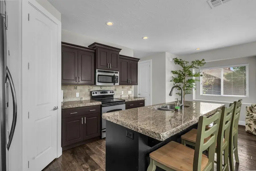 4222 E Torrey Pines Dr, Washington, UT 84780 - #3