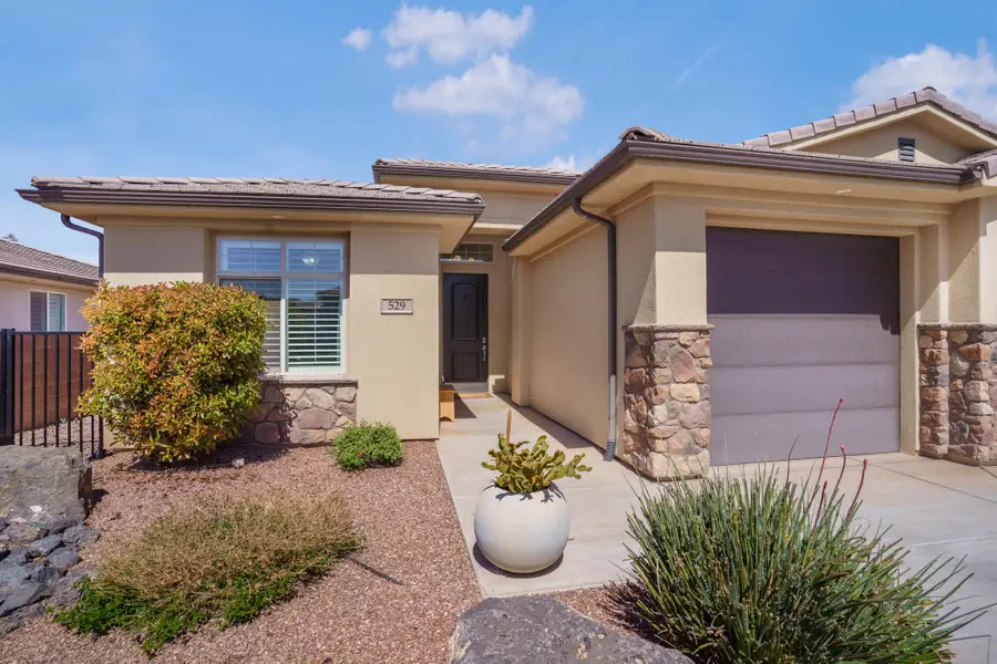 529 E Dry Springs Ln, Washington, UT 84780 - #3