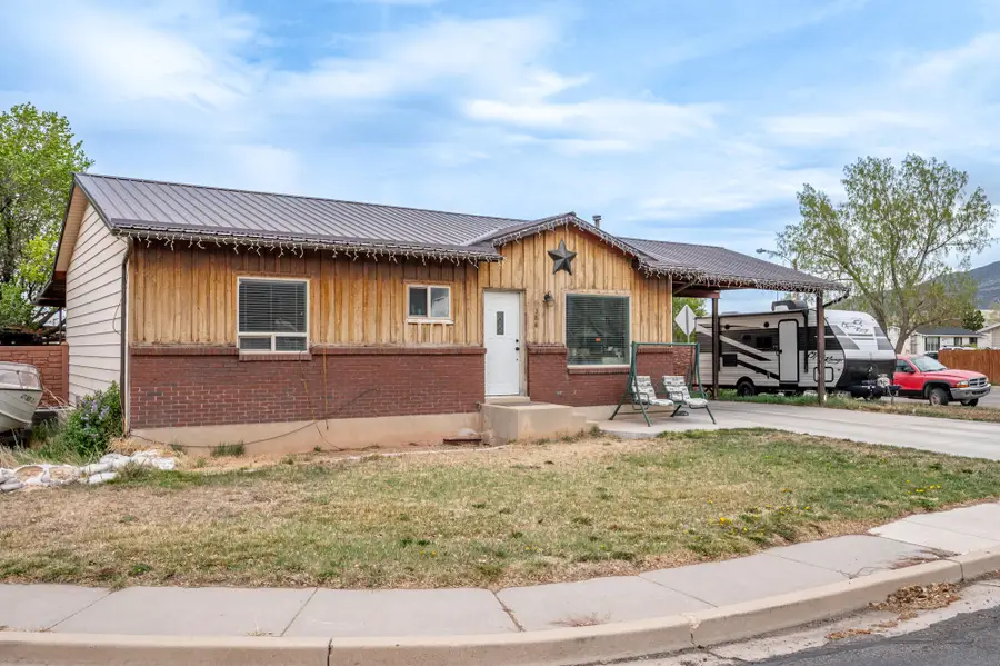 386 W Rosewood Cir, Cedar City, UT 84721 - #2
