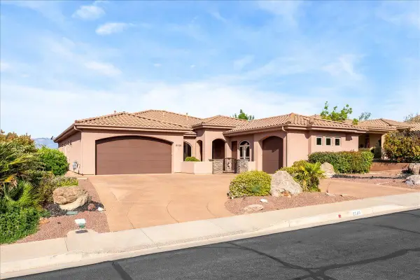 2169 N Gunsight Dr, St George, UT 84770