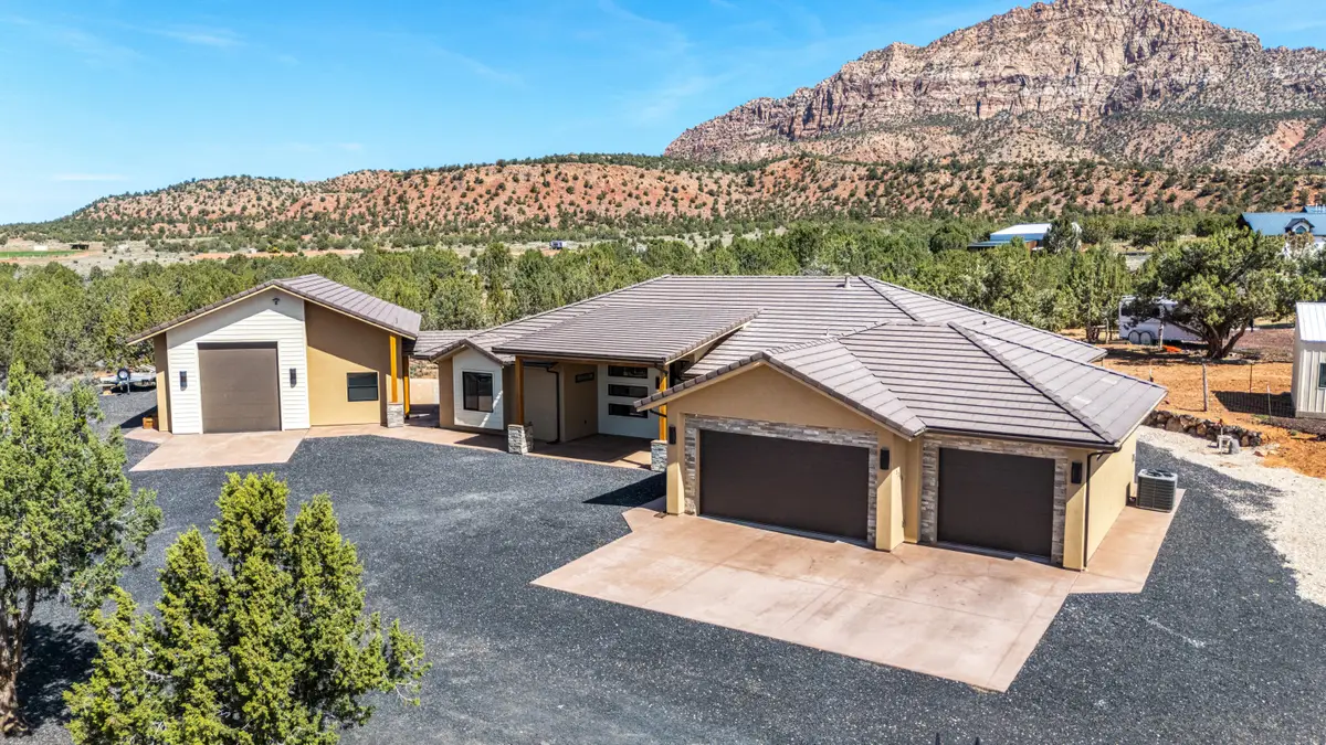 1295 E Cedar Dr, Apple Valley, UT 84737 - #1