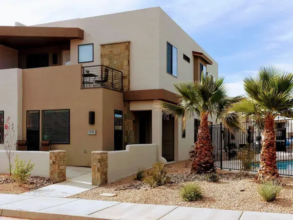 2335 N Canyon Greens Dr, Washington, UT 84780