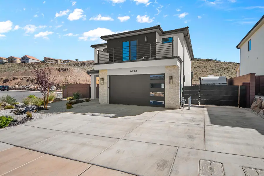 1090 E Coyote Crest Dr, Washington, UT 84780 - #2